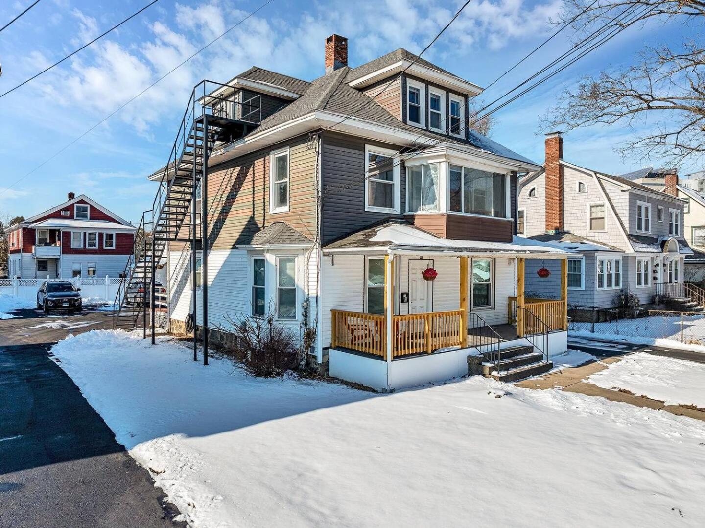 Welcome To Hat City Danbury, A Suburban Retreat Exterior photo
